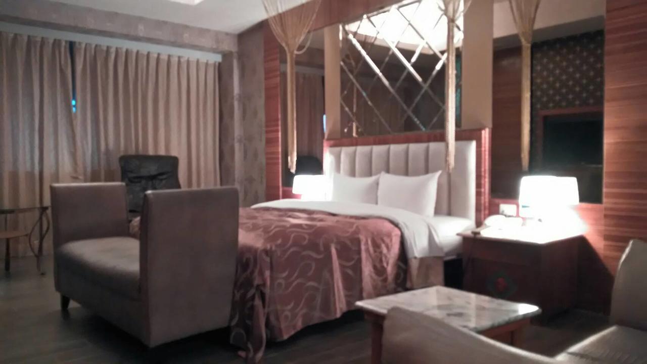 Michelle Motel Taichung Exterior foto